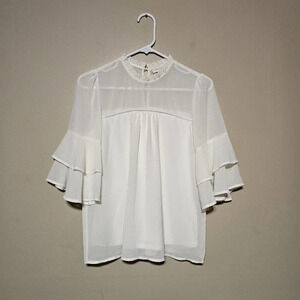 Monteau Los Angeles Ivory 3/4 Sleeve Ruffle Blouse Keyhole Neckline Size Small